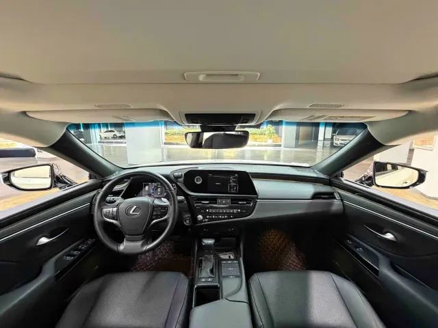 Lexus ES — Фото автомобиля 17