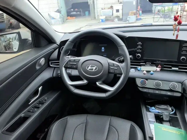 Hyundai Elantra — Фото автомобиля 10