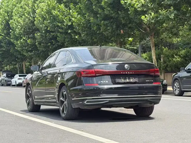 Volkswagen Passat — Фото автомобиля 7