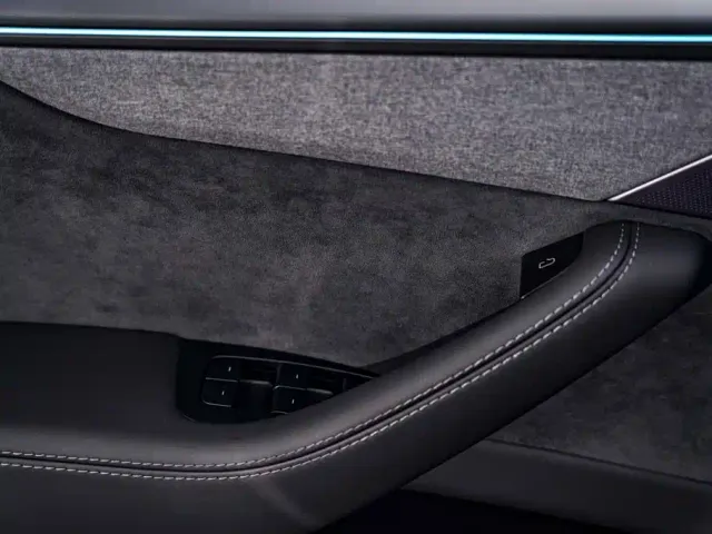 Tesla Model Y — Фото автомобиля 27