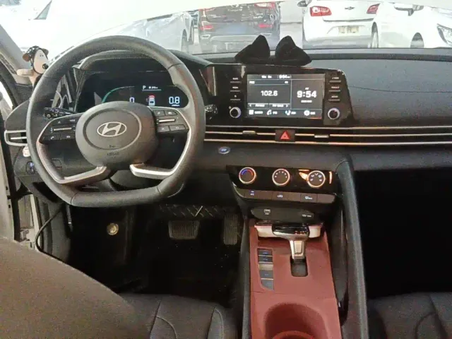 Hyundai Elantra — Фото автомобиля 9