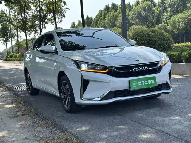 Dongfeng Yixuan — Фото автомобиля 3