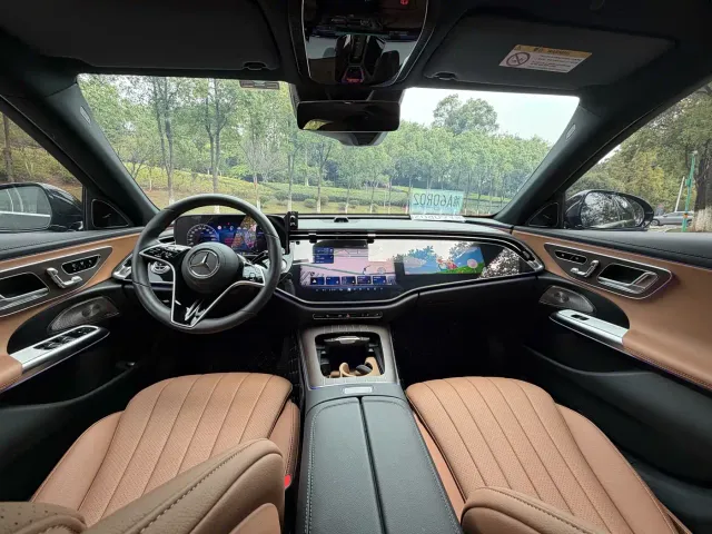Mercedes-Benz E-Class — Фото автомобиля 7