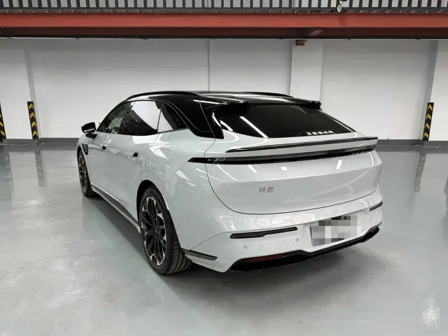 Zeekr 007 GT — Фото автомобиля 13