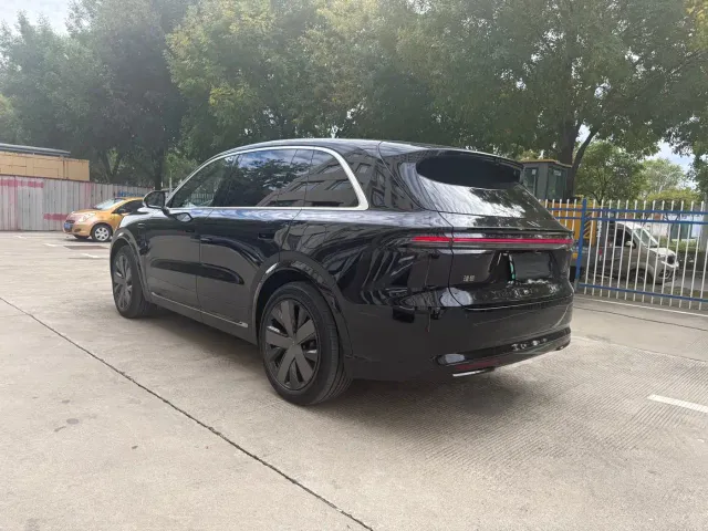 Li Auto L8 — Фото автомобиля 8