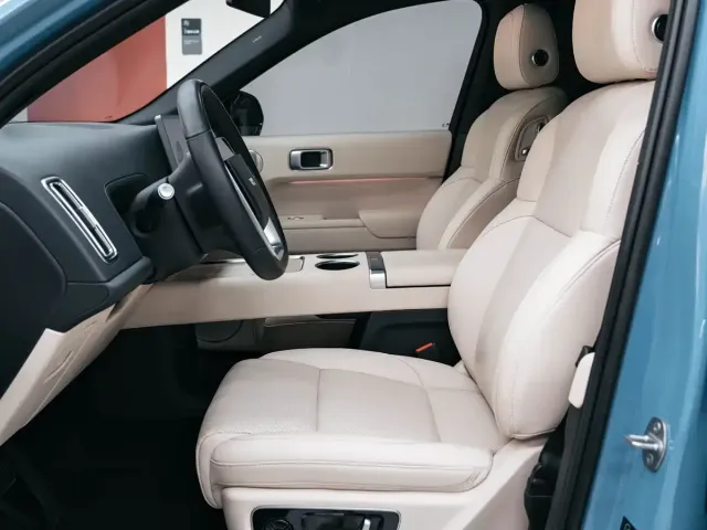 Li Auto L8 — Фото автомобиля 9
