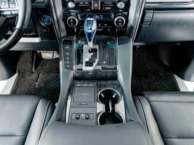 Lexus LM — Фото автомобиля 14