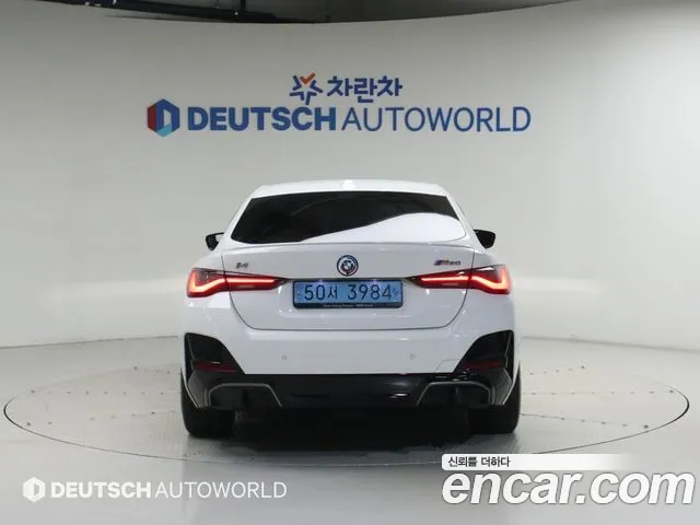 BMW i4 — Фото автомобиля 4