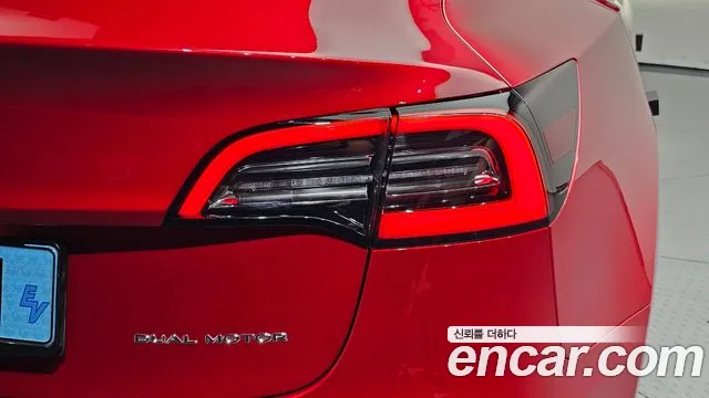 Tesla Model 3 — Фото автомобиля 8