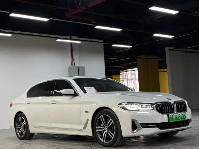 BMW 5 Series — Фото автомобиля 3