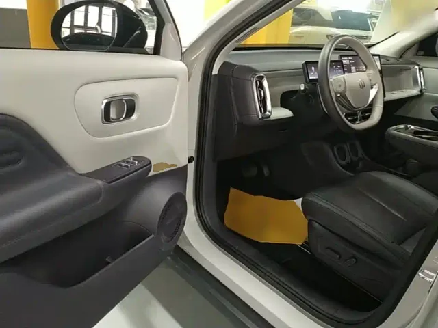 Leapmotor B10 — Фото автомобиля 15
