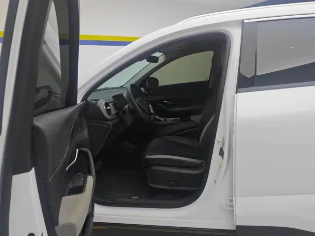 BYD Seal 05 DM-i — Фото автомобиля 8