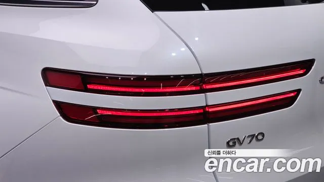 Genesis GV70 — Фото автомобиля 8
