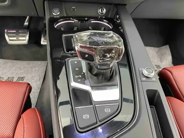 Audi A4L — Фото автомобиля 14