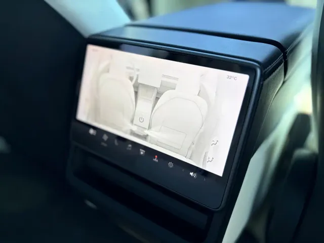Tesla Model 3 — Фото автомобиля 14