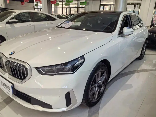 BMW 5 Series — Фото автомобиля 2