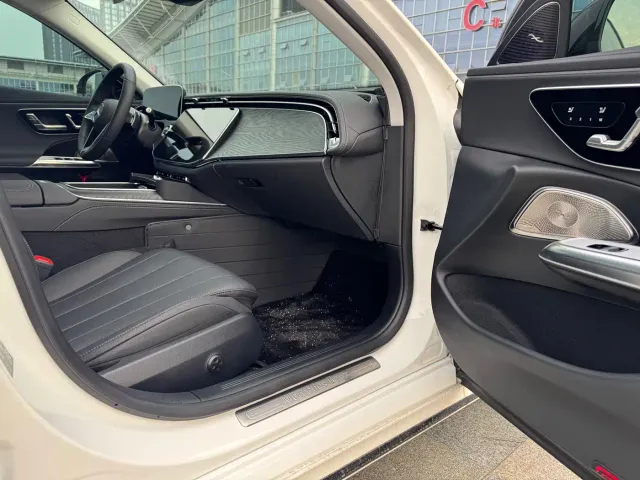 Mercedes-Benz E-Class — Фото автомобиля 7