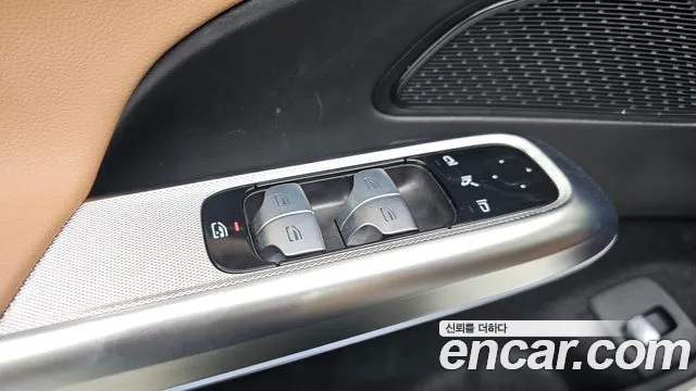 Mercedes-Benz E-Class — Фото автомобиля 29