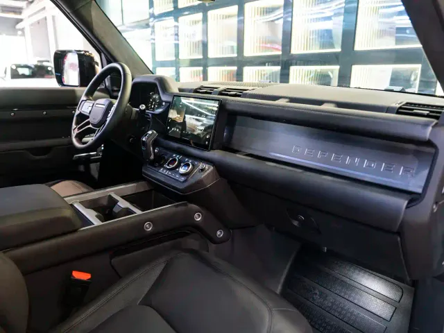 Land Rover Defender — Фото автомобиля 17