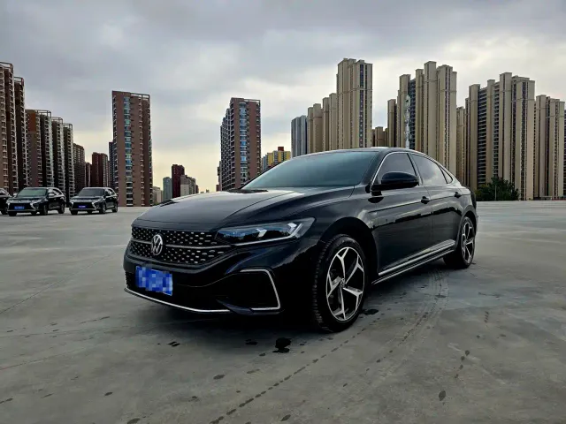 Volkswagen Passat — Фото автомобиля 3