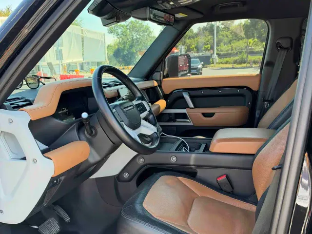 Land Rover Defender — Фото автомобиля 2