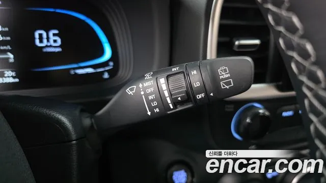 Hyundai Venue — Фото автомобиля 25