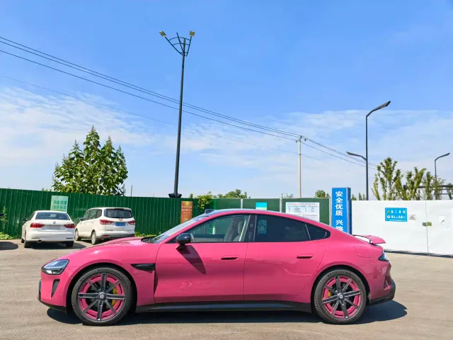 Xiaomi SU7 — Фото автомобиля 4