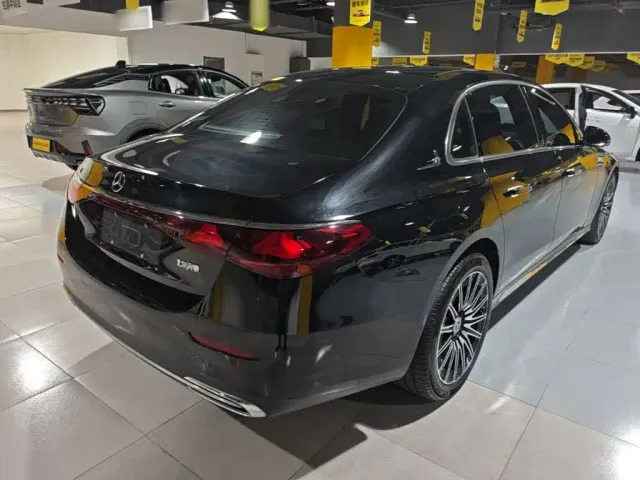 Mercedes-Benz E-Class — Фото автомобиля 6