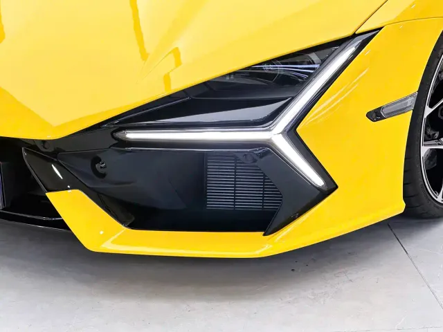Lamborghini Revuelto — Фото автомобиля 7