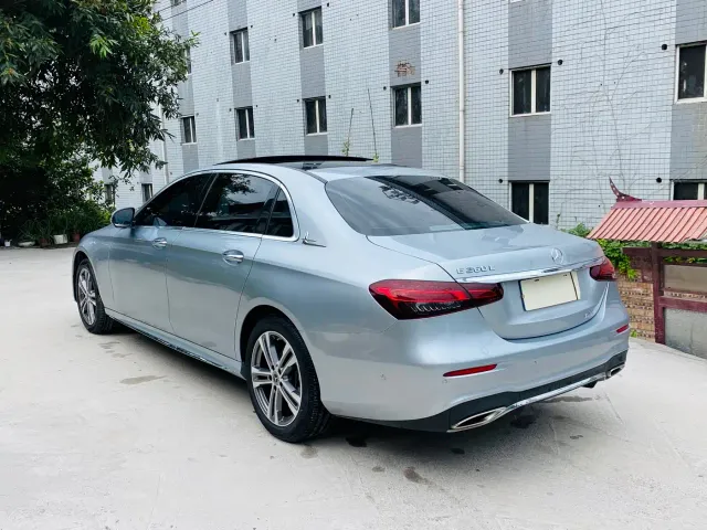 Mercedes-Benz E-Class — Фото автомобиля 4