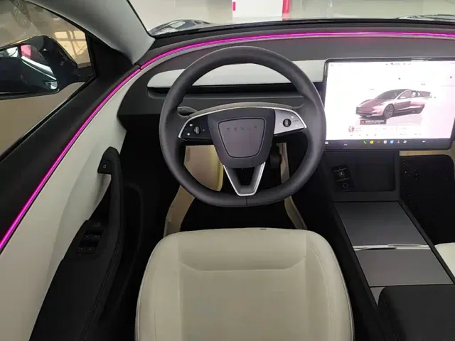 Tesla Model 3 — Фото автомобиля 10