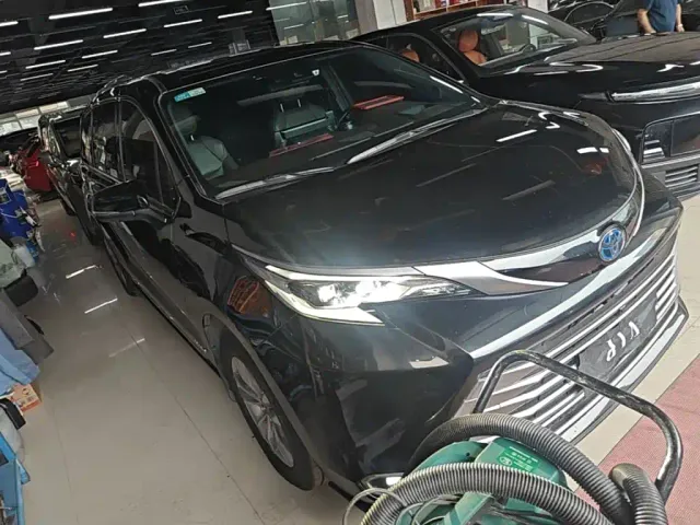 Toyota Sienna — Фото автомобиля 3