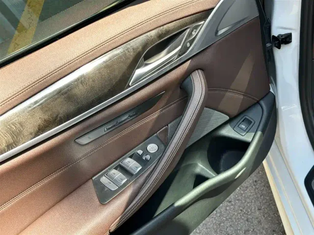 BMW 5 Series — Фото автомобиля 5