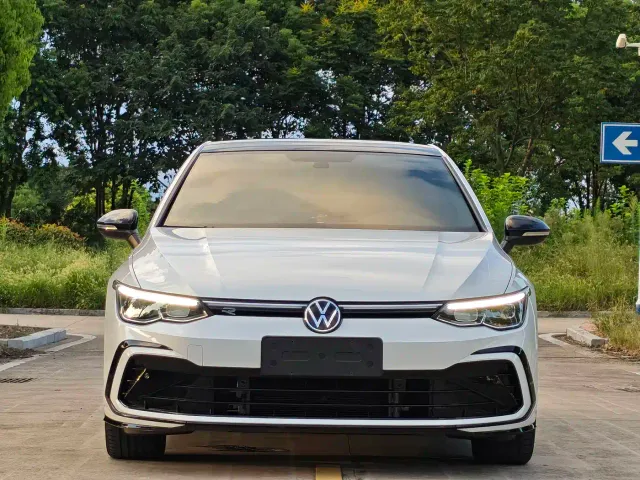 Volkswagen Golf — Фото автомобиля 2