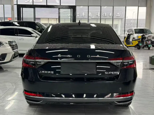 Skoda Superb — Фото автомобиля 12