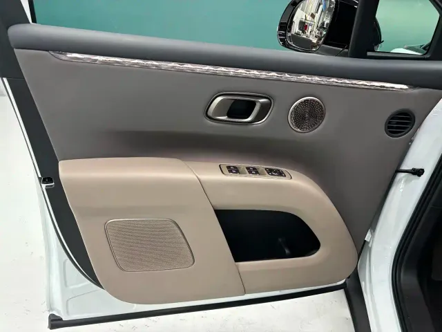 Li Auto i8 — Фото автомобиля 8