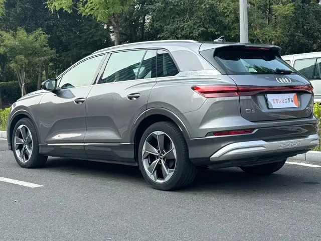 Audi Q5 e-tron — Фото автомобиля 4