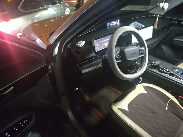 Changan Z6 — Фото автомобиля 13