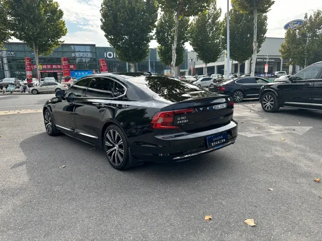 Volvo S90 — Фото автомобиля 9
