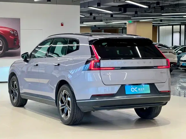 Volvo XC70 Plug-in Hybrid — Фото автомобиля 5