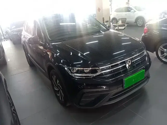 Volkswagen Tiguan L — Фото автомобиля 3