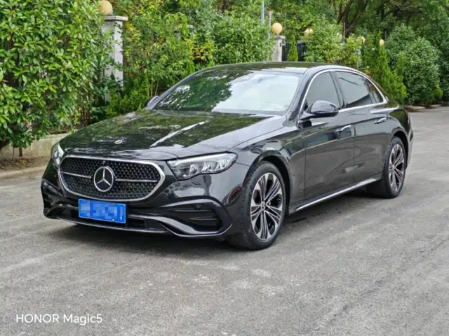 Фотография автомобиля — Mercedes-Benz E-Class