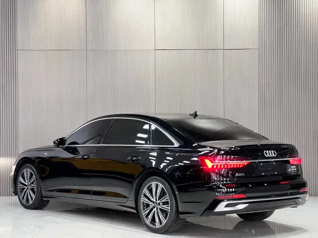 Audi A6L — Фото автомобиля 12