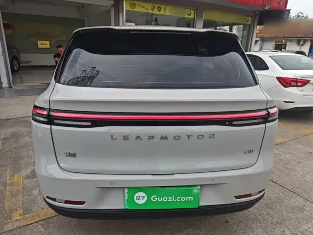 Leapmotor C10 — Фото автомобиля 5