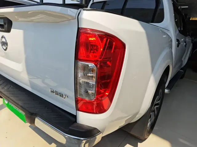 Nissan Navara — Фото автомобиля 7