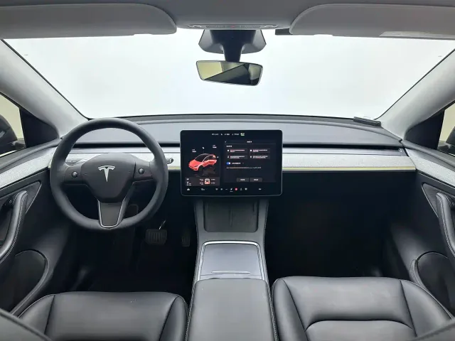 Tesla Model Y — Фото автомобиля 14