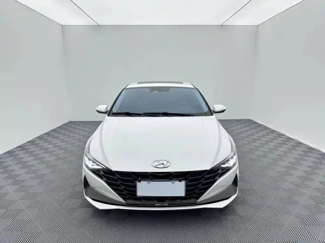 Hyundai Elantra — Фото автомобиля 2