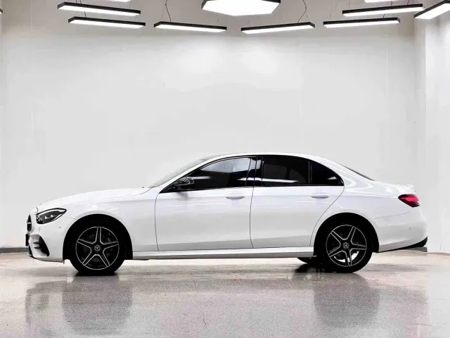 Mercedes-Benz E-Class — Фото автомобиля 27