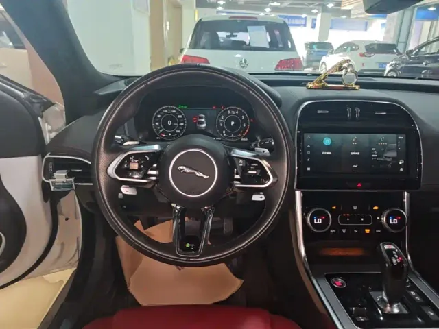 Jaguar XEL — Фото автомобиля 10