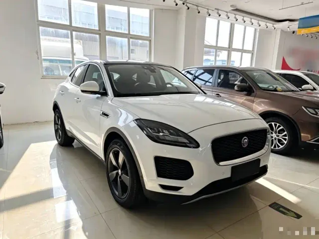 Jaguar E-PACE — Фото автомобиля 3
